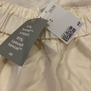 Brand new H&M white shorts, perfect for summer time